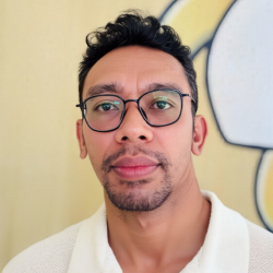 Dr. Erick Stenly Holle, S.H., M.H.